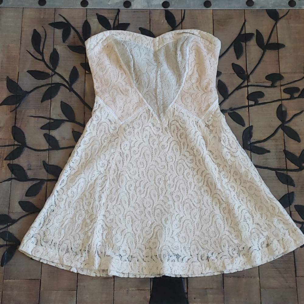 Kimchi Blue Strapless Ivory Lace Mini Dress Size 0